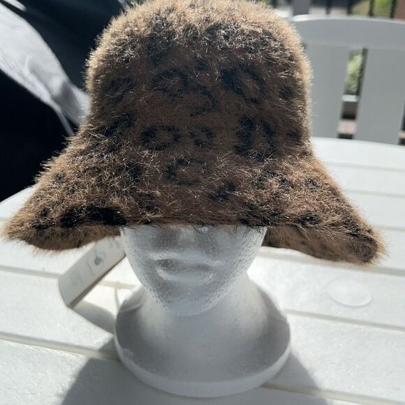 New a new day animal print bucket winter hat - Picture 1 of 5
